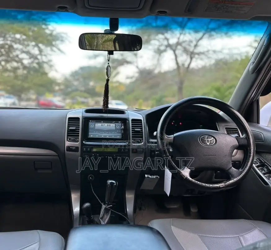 Toyota Land Cruiser Prado 2004 Silver