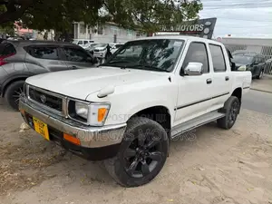 Toyota Hilux 1998 White