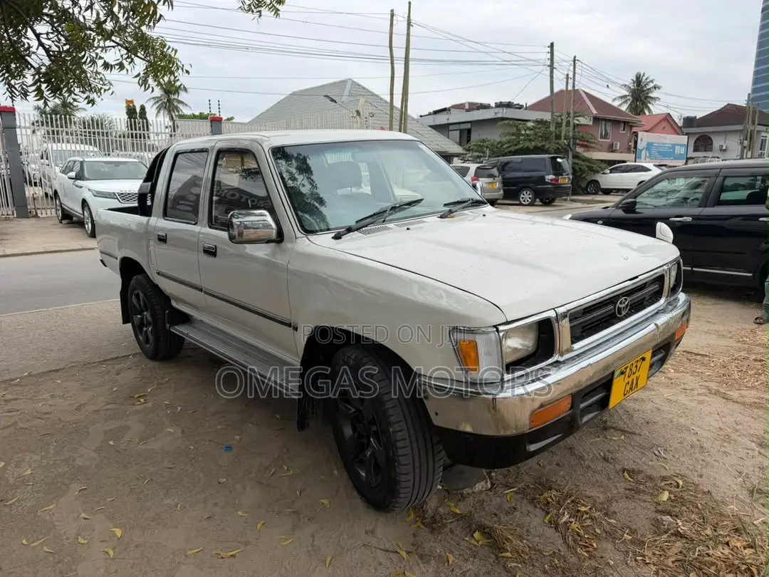 Toyota Hilux 1998 White
