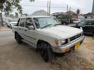 Toyota Hilux 1998 White