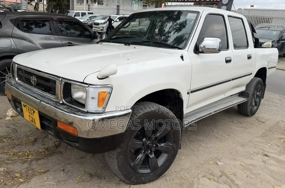Toyota Hilux 1998 White