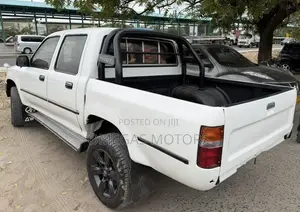 Toyota Hilux 1998 White