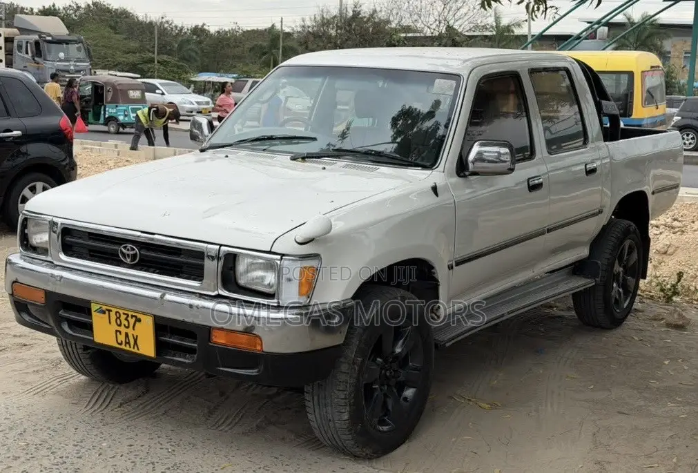 Toyota Hilux 1998 White