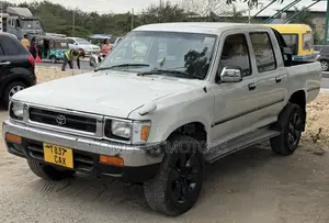Toyota Hilux 1998 White
