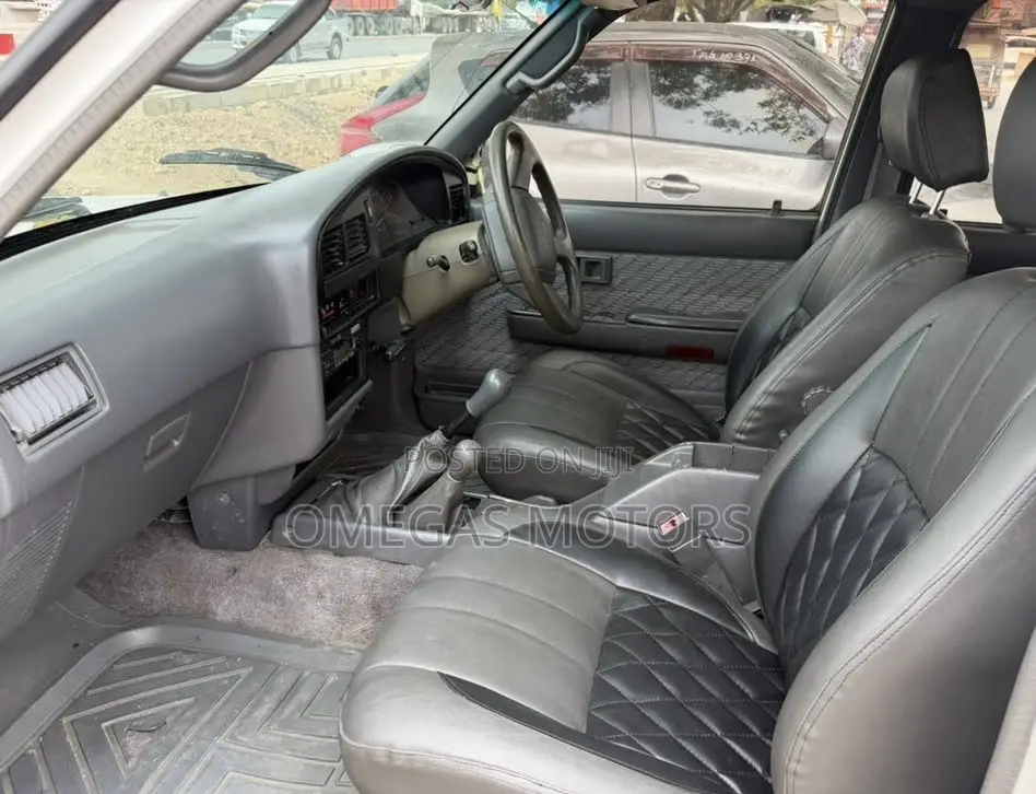 Toyota Hilux 1998 White