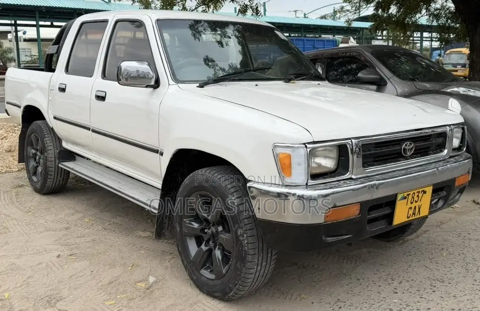Toyota Hilux 1998 White