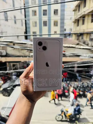 New Apple iPhone 13 128 GB White