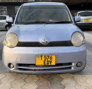 Toyota Sienta 2006 Purple