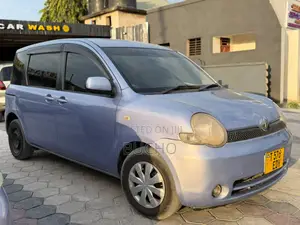 Toyota Sienta 2006 Purple