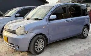 Toyota Sienta 2006 Purple