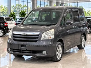 Toyota Noah 2.0 143hp AWD (7 Seater) 2007 Gray