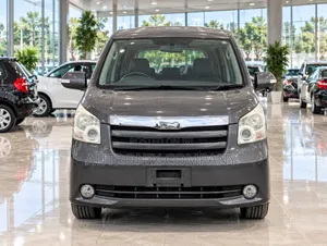 Toyota Noah 2.0 143hp AWD (7 Seater) 2007 Gray