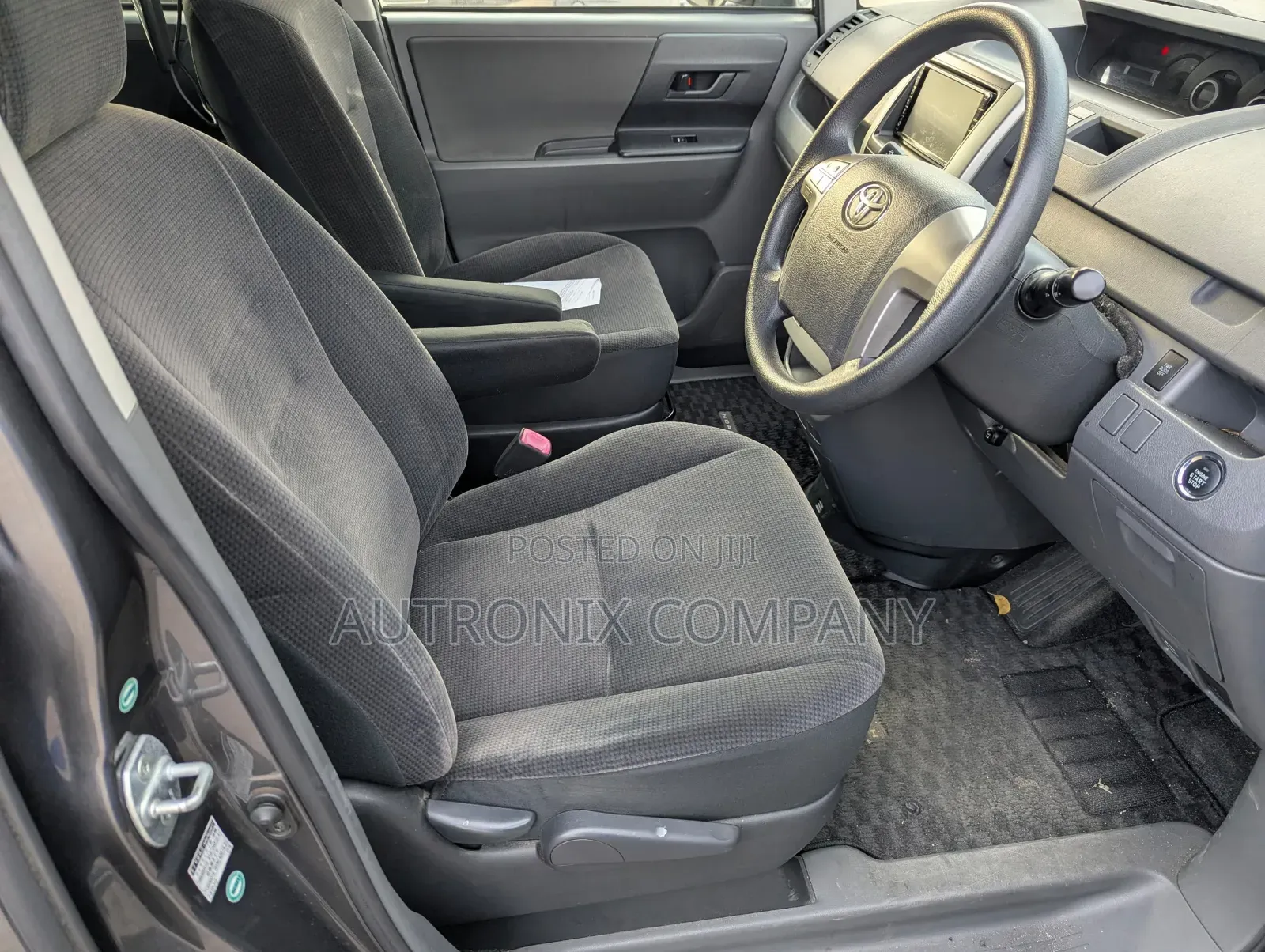 Toyota Noah 2.0 143hp AWD (7 Seater) 2007 Gray