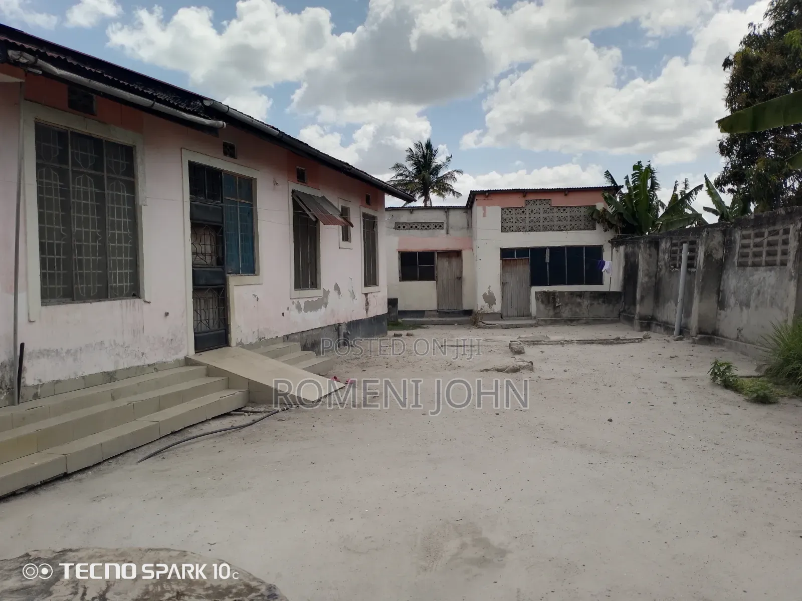 7bdrm House in Tanzania, Ukonga for sale