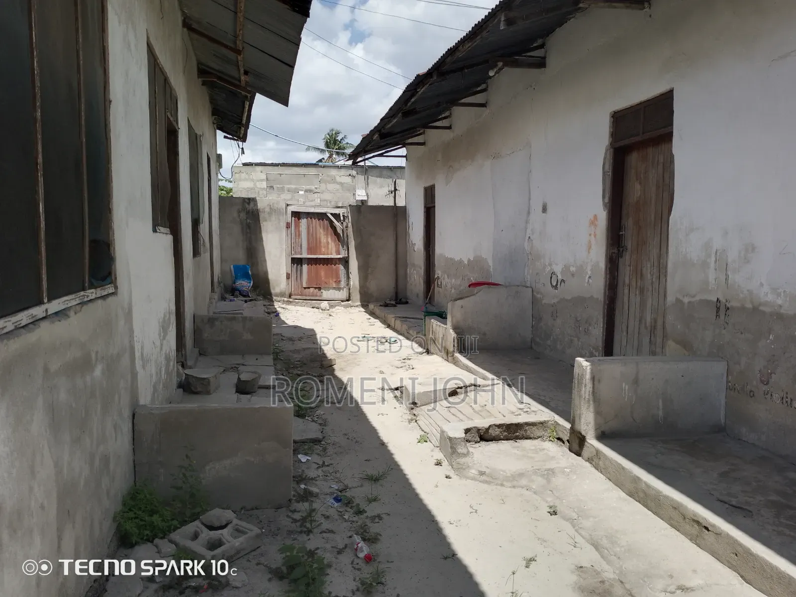 8bdrm Apartment in Tanzania, Ukonga for sale