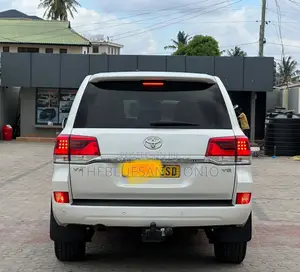 Toyota Land Cruiser 4.5 V8 VXR 2018 Pearl