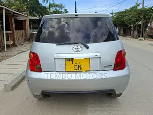 Toyota IST 2002 Silver
