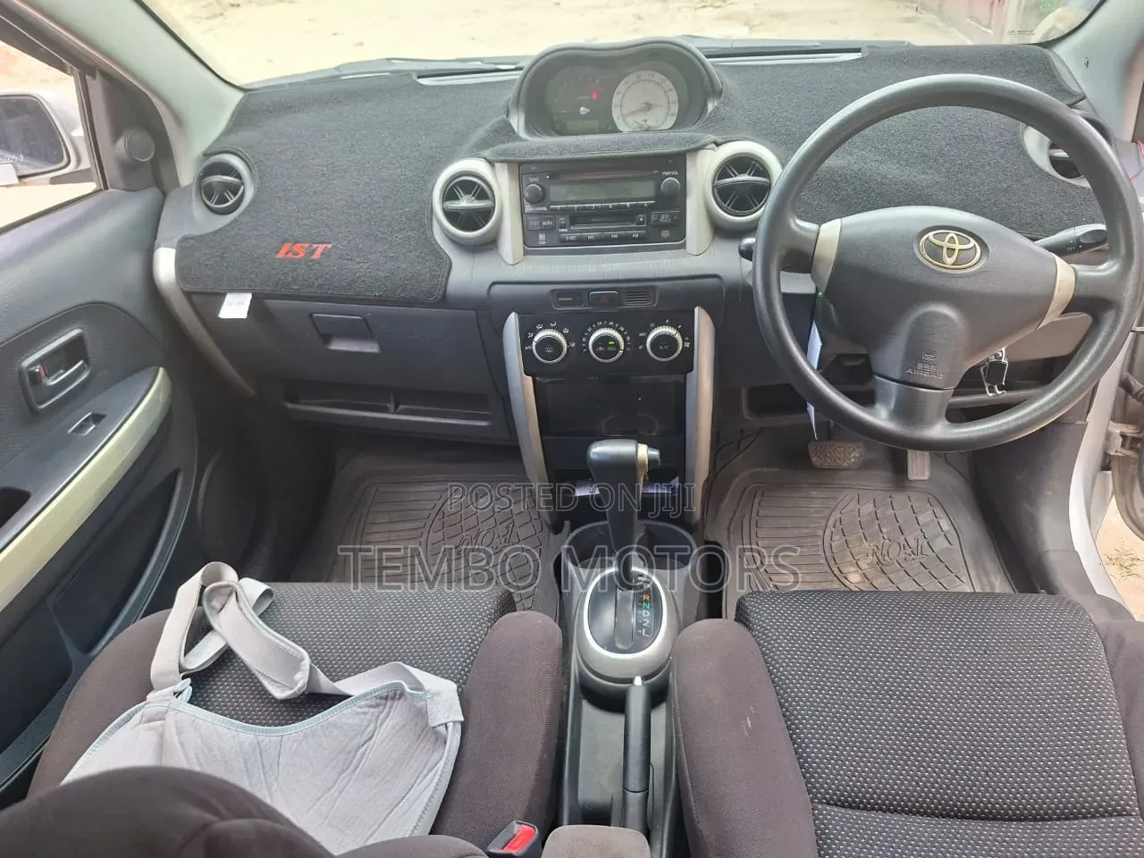 Toyota IST 2002 Silver