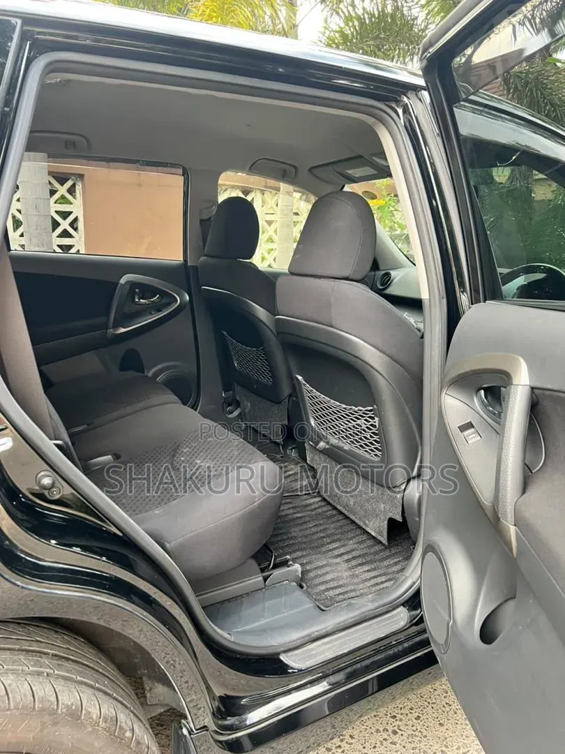Toyota Vanguard 2011 Black
