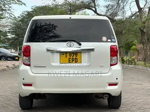 Toyota Corolla Rumion 2010 White