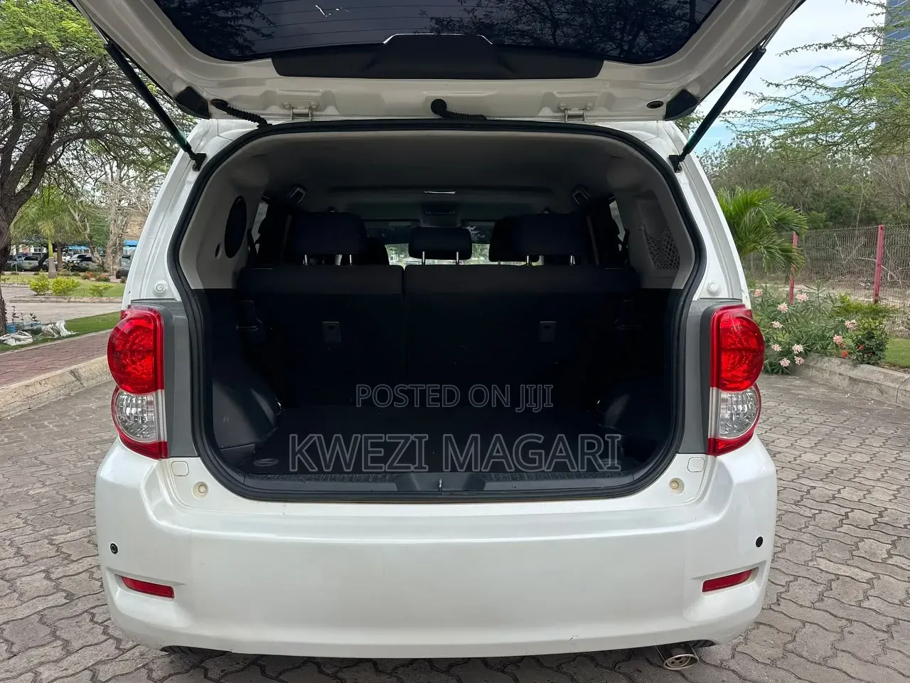 Toyota Corolla Rumion 2010 White
