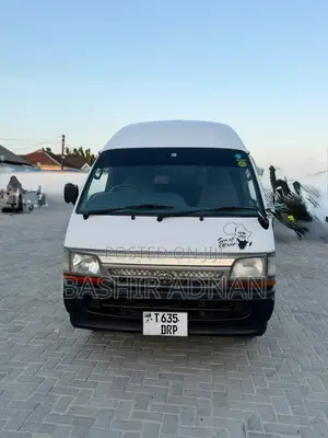 Toyota HiAce 2001 White