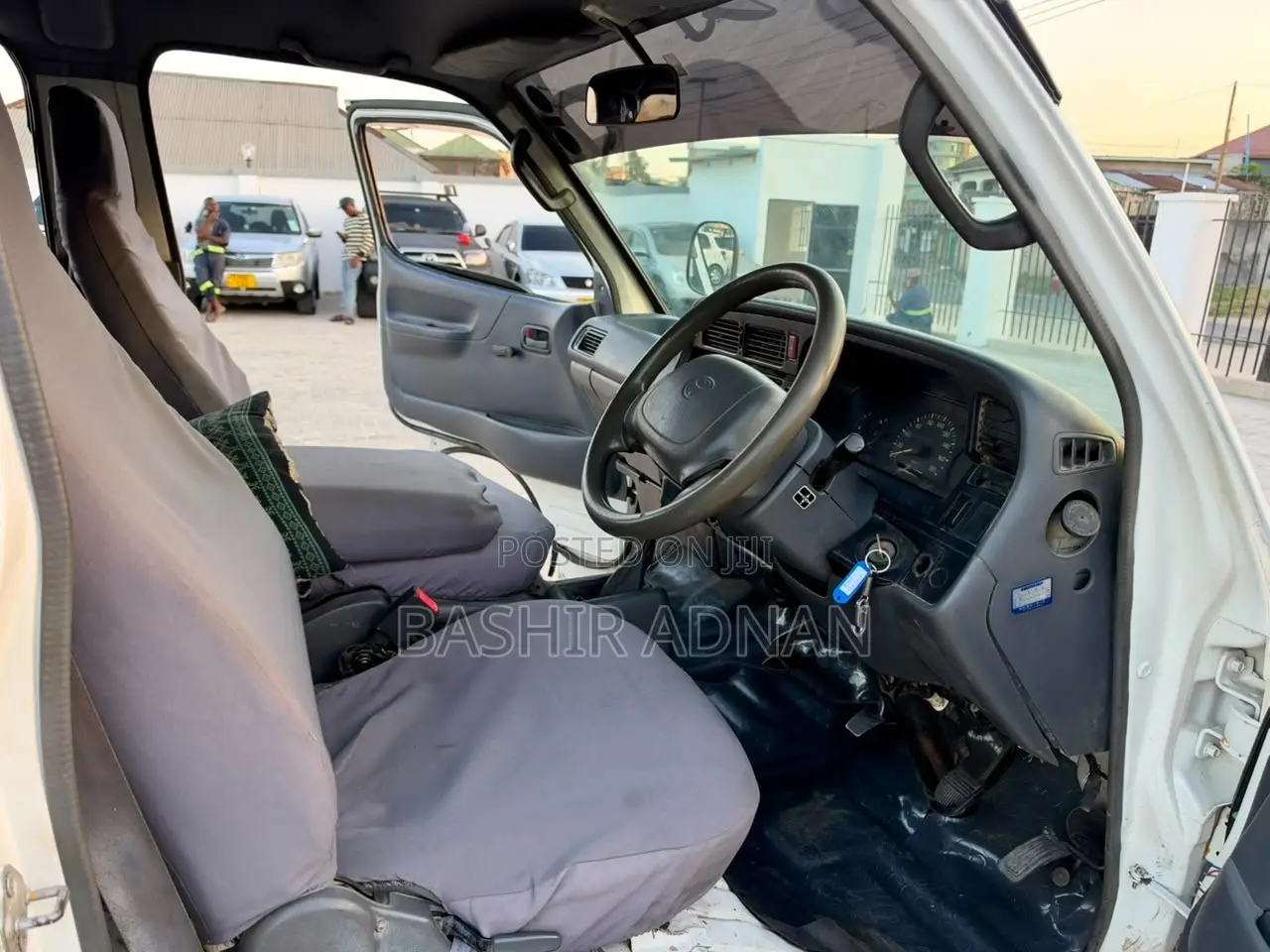 Toyota HiAce 2001 White