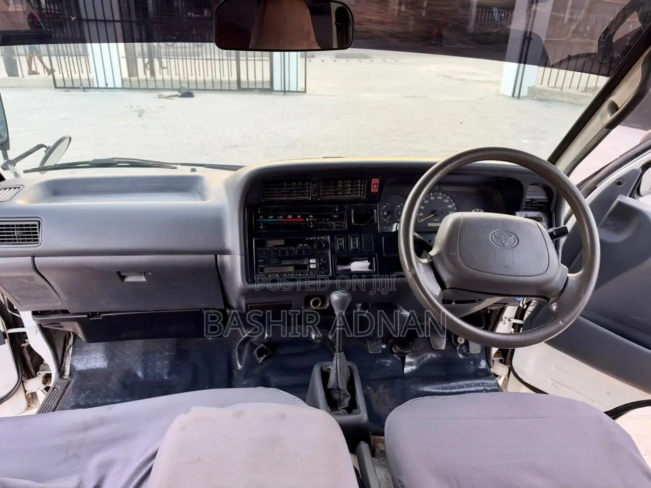 Toyota HiAce 2001 White