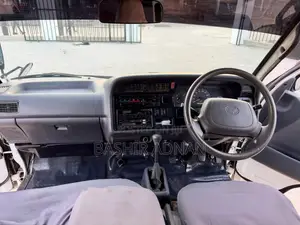 Toyota HiAce 2001 White