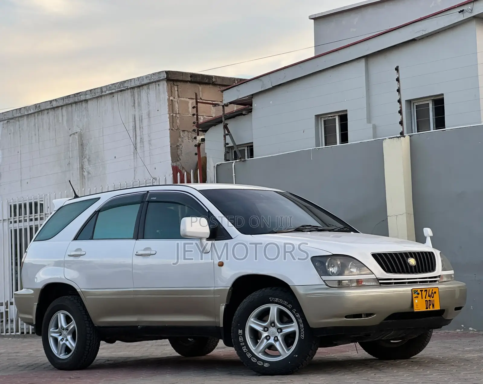 Toyota Harrier 2002 White