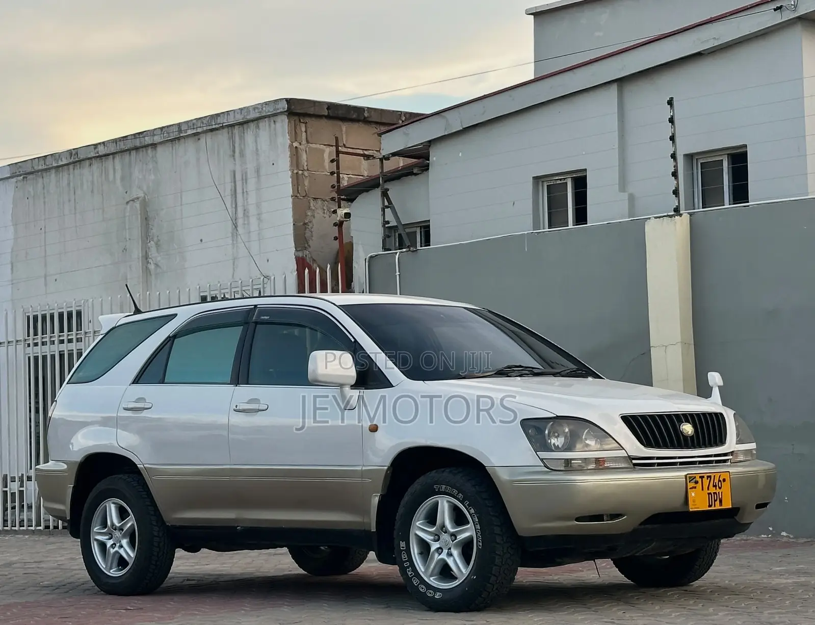 Toyota Harrier 2002 White