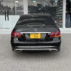 Mercedes-Benz E200 2015 Black