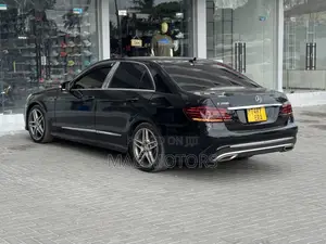 Mercedes-Benz E200 2015 Black