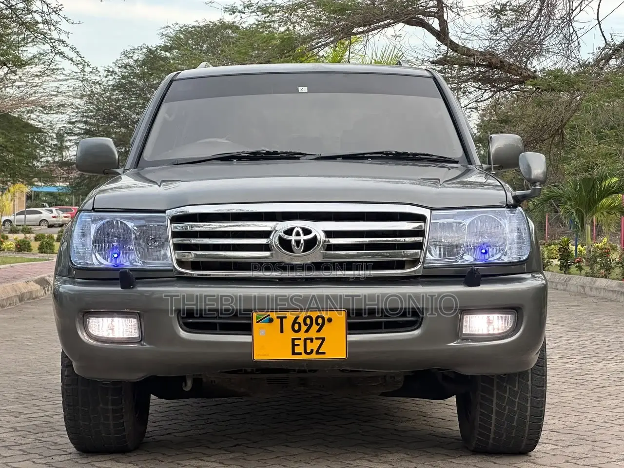 Toyota Land Cruiser 90 Automatic 2000 Gray