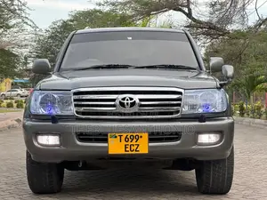 Toyota Land Cruiser 90 Automatic 2000 Gray
