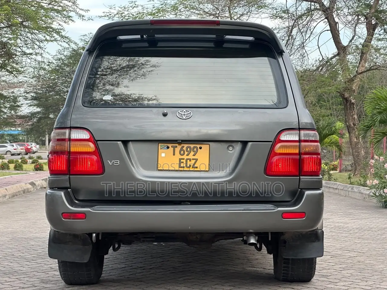 Toyota Land Cruiser 90 Automatic 2000 Gray