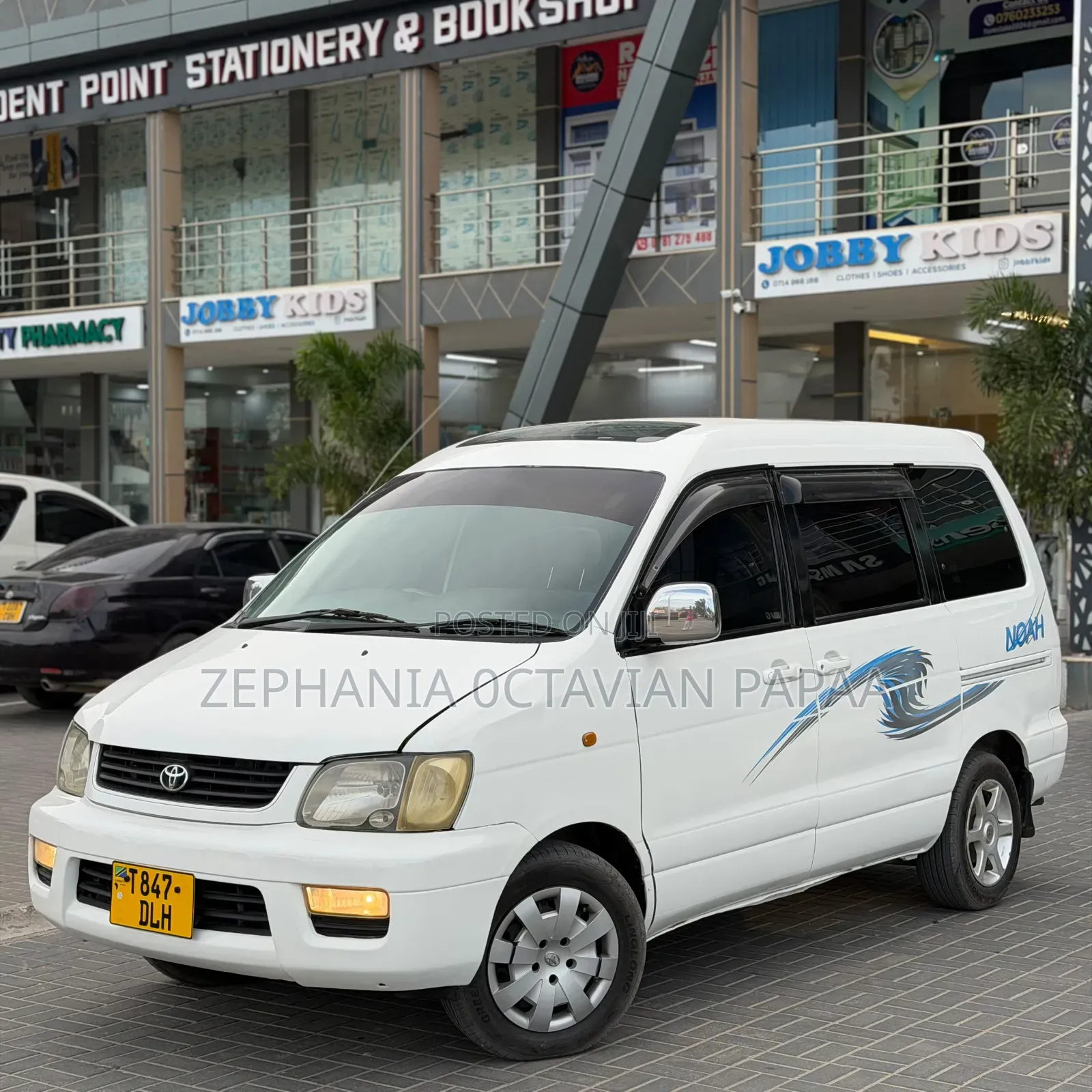 Toyota Noah 2001 White
