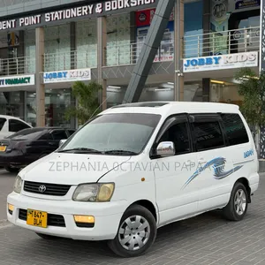 Toyota Noah 2001 White