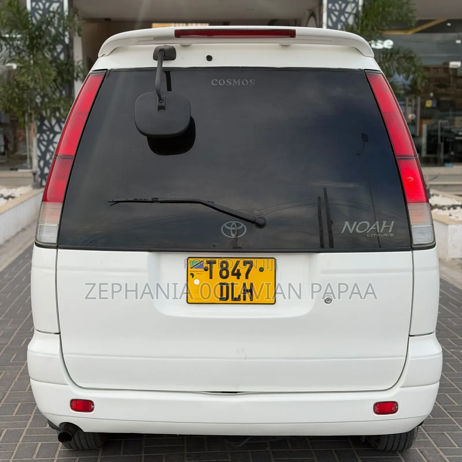 Toyota Noah 2001 White