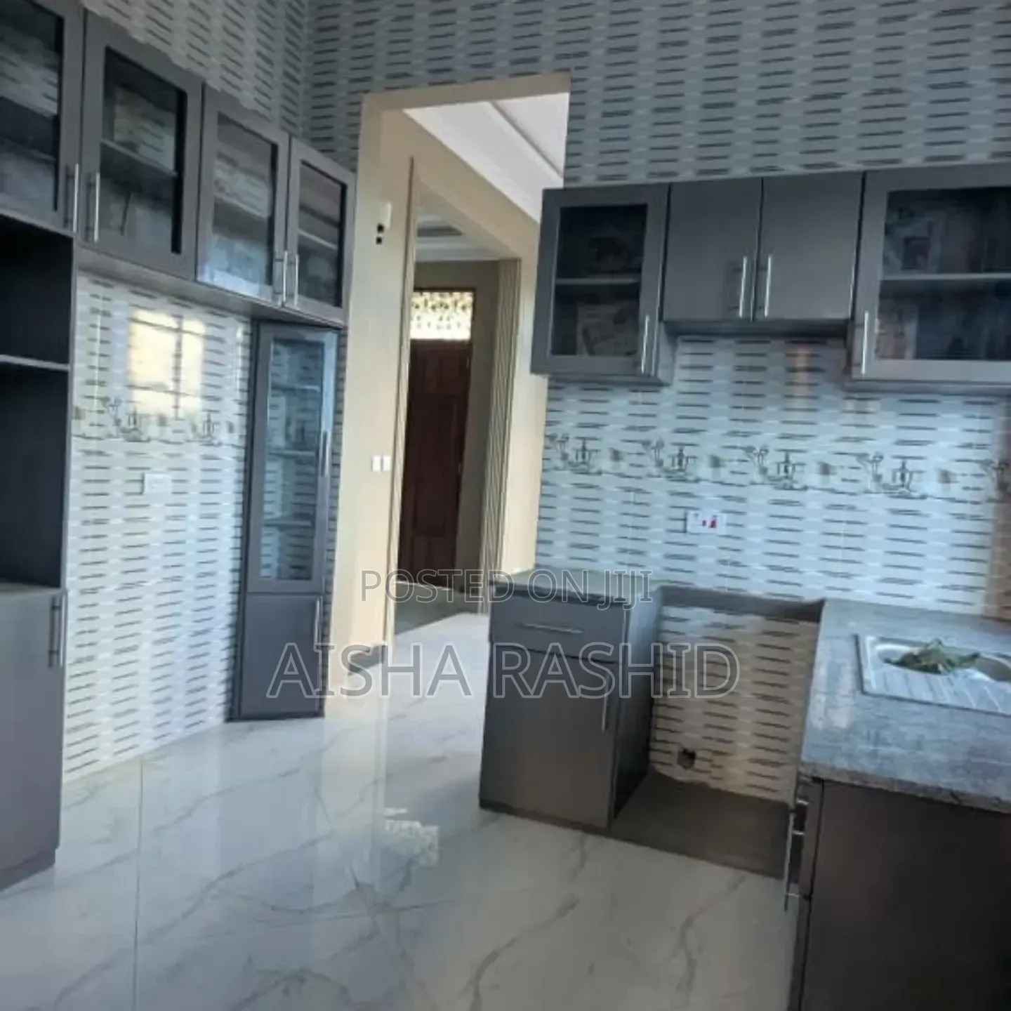 9bdrm House in Mbezi for sale