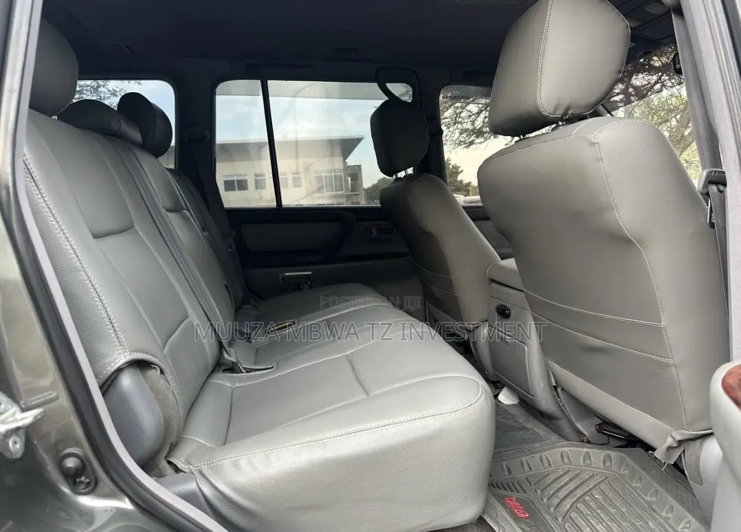 Toyota Land Cruiser 2001 Gold