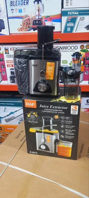 The RAF R.2815 Is a High-Speed Centrifugal Electric Juice Extractor