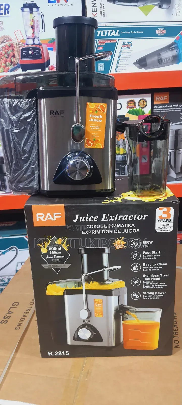 The RAF R.2815 Is a High-Speed Centrifugal Electric Juice Extractor