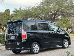 Toyota Noah 2.0 143hp AWD (7 Seater) 2008 Black