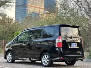 Toyota Noah 2.0 143hp AWD (7 Seater) 2008 Black