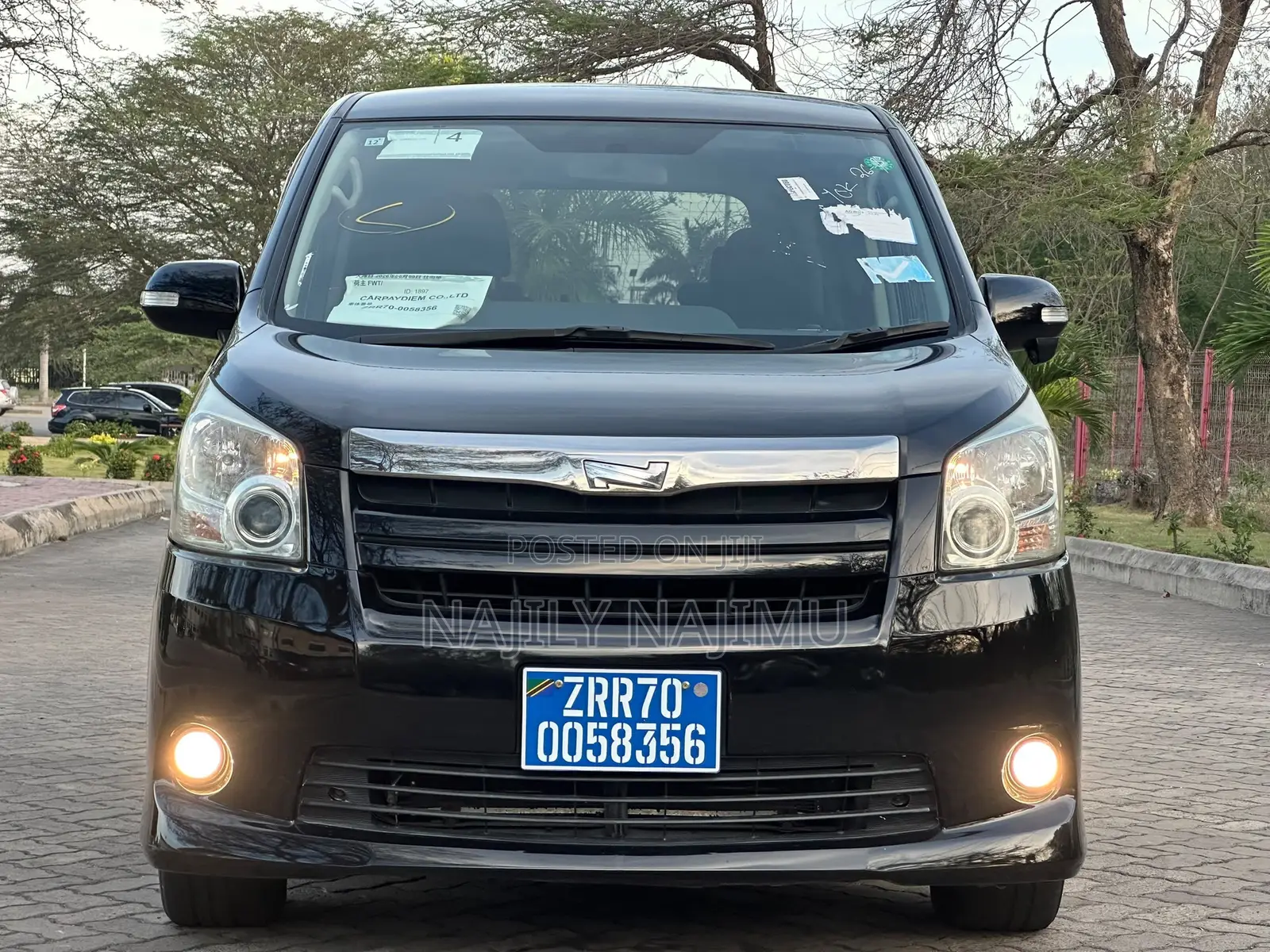 Toyota Noah 2.0 143hp AWD (7 Seater) 2008 Black
