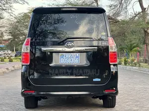 Toyota Noah 2.0 143hp AWD (7 Seater) 2008 Black