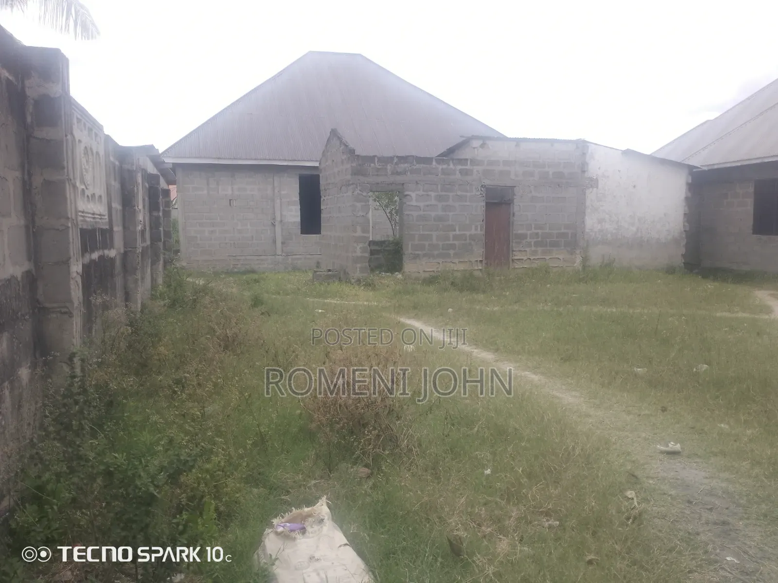 Eneo Sqmita 400 Linauzwa Milioni 9,000,000/ Gongolamboto Majohe Viwege