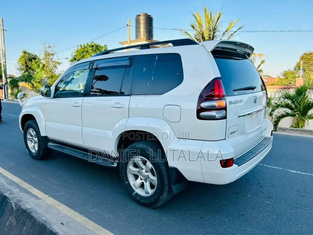 Toyota Land Cruiser Prado 2006 White