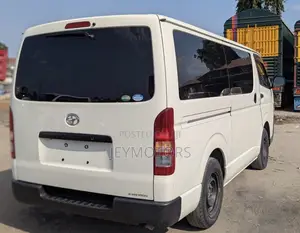 Toyota HiAce 2016 White